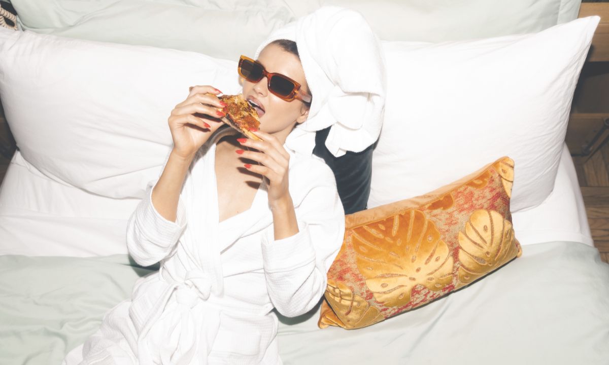 influencer enjoying solar light with eating pizza